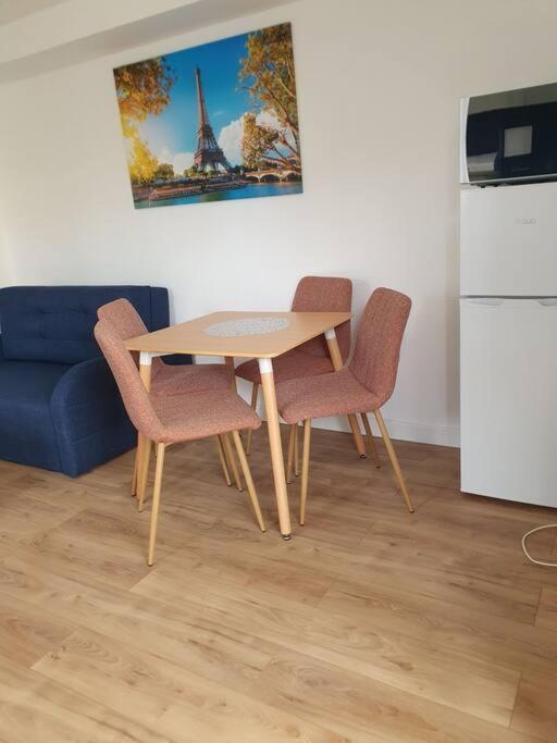 Studio Equipe Et Meuble St Cyprien Saint-Cyprien  Εξωτερικό φωτογραφία